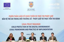 Tăng 'rào chắn' pháp lý bảo vệ trẻ em trên môi trường số