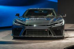 Mẫu xe đắt nhất lịch sử của Toyota hút khách