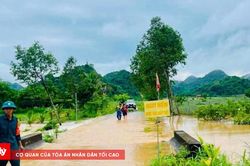 Mưa lớn, nhiều tuyến đường ở Thanh Hóa bị chia cắt