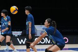 Tuyển bóng chuyền nữ Việt Nam 'làm nóng' trước trận đấu Hàn Quốc