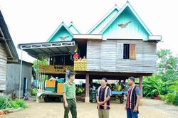 Vượt qua lầm lỗi, trở về xây dựng buôn làng bình yên