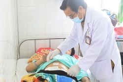 Nhập viện mổ cấp cứu vì trò đùa của đồng nghiệp trong giờ làm