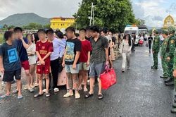 Tiếp nhận hàng trăm công dân Việt Nam do Campuchia trao trả