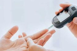 14 tuổi mắc đái tháo đường, nguyên nhân không chỉ từ nước ngọt, đồ ăn sẵn