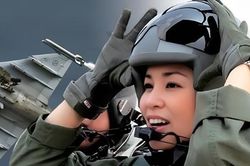 Hoàng hậu Thái Lan tham gia khóa huấn luyện lái tiêm kích Gripen