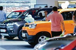 Đại lý ô tô tiết lộ lợi nhuận bán xe chỉ 6-8%, dịch vụ mới là nguồn thu lớn
