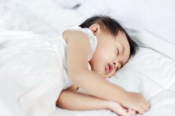 Tư thế ngủ của trẻ hé lộ những nét tính cách cha mẹ ít ngờ tới