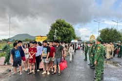 Campuchia trao trả 47 c&ocirc;ng d&acirc;n Việt Nam cư tr&uacute;, lao động bất hợp ph&aacute;p