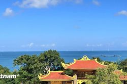 Vẻ đẹp kỳ vĩ 'tựa sơn hướng hải' của ngôi chùa lớn nhất Phú Quốc