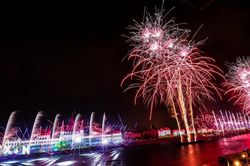 Thủ đô Budapest của Hungary rực rỡ trong đêm Quốc khánh