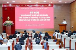 Đổi mới, nâng cao hiệu quả công tác bảo vệ nền tảng tư tưởng của Đảng
