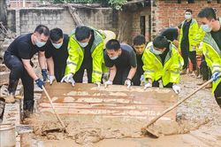 Quảng Tây (Trung Quốc) tập trung khắc phục hậu quả thiên tai sau bão