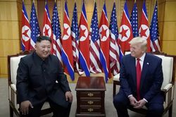 Ông Trump muốn gặp ông Kim Jong-un cuối năm, Triều Tiên phát tín hiệu cứng rắn