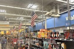 Doanh thu của Walmart vượt dự báo nhờ thương mại điện tử tăng mạnh