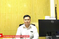 Nam Thư ký tận tâm với công việc