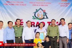 Công an Vĩnh Long trao nhà cho 2 gia đình khó khăn