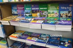 Bộ Giáo dục và Đào tạo yêu cầu bảo đảm đủ sách giáo khoa trước ngày 30/8