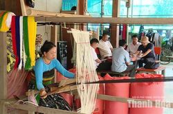 Bình minh nơi bản xa