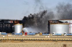 Houthi tuyên bố tấn công sân bay, cơ sở dầu mỏ tại miền Nam Ả-rập Xê-út