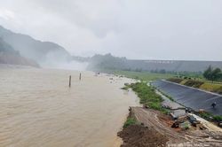 Giữ vững &ldquo;l&aacute; chắn&rdquo; trước m&ugrave;a mưa b&atilde;o