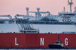 LNG chuyển hướng sang châu Á, châu Âu chạy đua tích trữ khí đốt