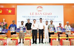 Trao hỗ trợ 50 căn nhà Đại đoàn kết cho hộ nghèo, khó khăn ở Hòn Đất