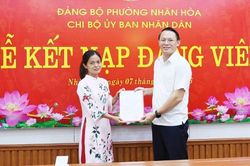Phường Nhân Hòa: Kết nạp 18 đảng viên trong tháng 8