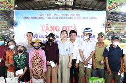 Trao 600 suất quà cho người khuyết tật, khó khăn
