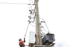 Hoàn thành cấp điện cho 6 trường nội trú liên cấp vùng biên Đà Nẵng