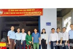 Công ty TNHH MTV Xổ số kiến thiết Tiền Giang bàn giao 5 nhà Đại đoàn kết