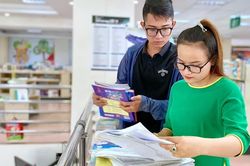 Khó mua đủ bộ sách giáo khoa trước năm học mới, nhà xuất bản nói gì?