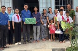 Bàn giao “Nhà Khăn quàng đỏ” tại xã Tuy Phước