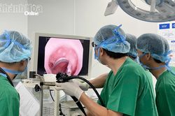 Bệnh viện 22-12 nội soi lấy móc khóa dây đồng hồ tại tá tràng cho bé 3 tuổi