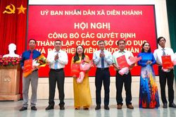 Xã Diên Khánh công bố các quyết định thành lập cơ sở giáo dục và bổ nhiệm viên chức quản lý