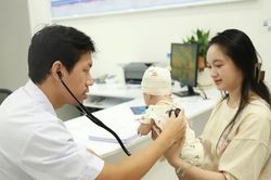 Khám sàng lọc miễn phí bệnh tim bẩm sinh cho trẻ em tại Lào Cai