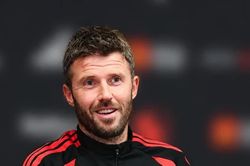 HLV Michael Carrick gọi nhận định Man United có lịch thi đấu khởi đầu dễ dàng là nực cười