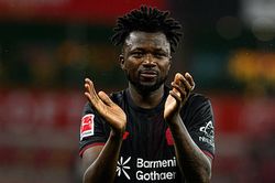 Edmond Tapsoba trở thành giải pháp hàng thủ lý tưởng cho cả Chelsea lẫn Manchester United