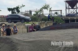 Ninh B&igrave;nh kiểm tra, ph&aacute;t hiện vụ vận chuyển hơn 700 m3 c&aacute;t đen kh&ocirc;ng c&oacute; h&oacute;a đơn, chứng từ