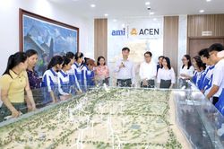 Học sinh trải nghiệm khai thác năng lượng gió