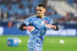Pha cứu thua của thủ môn tuyển Việt Nam lọt top xuất sắc nhất bán kết AFF Cup 2026