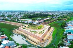 Tháo dỡ lô cốt, trả lại diện mạo nguyên trạng cho Kinh thành Huế