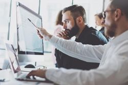Khối ngoại mua r&ograve;ng mạnh SHB, gom lại cổ phiếu PNJ
