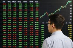 Cổ phiếu chứng khoán bứt tốc, VN-Index tăng gần 34 điểm