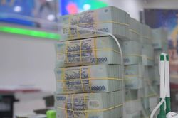 Ngân hàng 'xoay trục': Thu từ phí dịch vụ tăng vọt