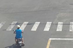 Đắk Lắk: Hàng trăm xe máy chạy sai làn đường