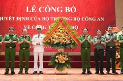 Trao quyết định bổ nhiệm Phó Cục trưởng Cục Cảnh sát điều tra tội phạm về ma túy