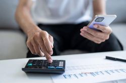 Đề xuất giảm 30% thuế thu nhập c&aacute; nh&acirc;n, thuế thu nhập doanh nghiệp