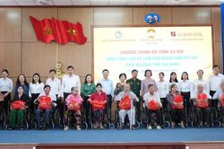Tây Ninh: 'Khơi dậy' nhiều hoạt động trao tặng quà cho người khuyết tật và tiếp sức đến trường