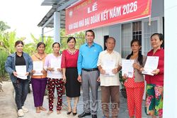 Hoà Bình bàn giao 6 căn nhà Đại đoàn kết cho hộ khó khăn