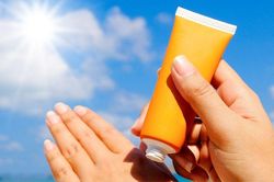 5 thói quen mùa hè âm thầm khiến da nhanh lão hóa, nhiều người vẫn làm mỗi ngày